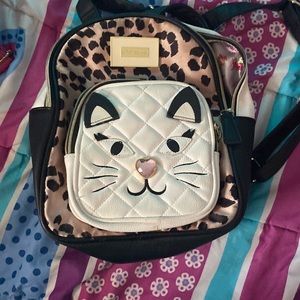 I’m selling. A bag for girls and boys